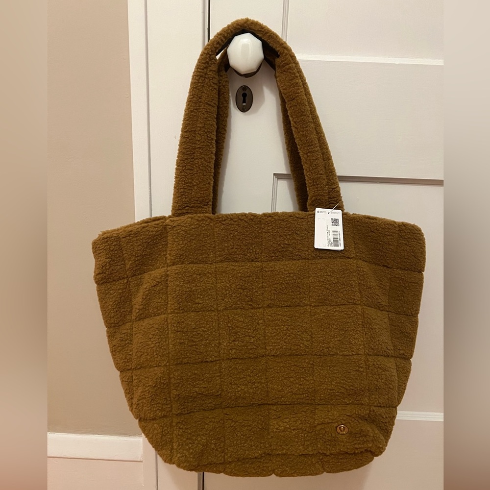 NWT Lululemon quilted grid tote bag 26L yoga brown burnt caramel